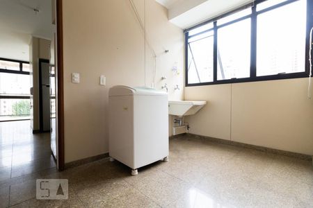 Apartamento para alugar com 210m², 4 quartos e 2 vagas Apartamento para alugar com 210m², 4 quartos e 2 vagasÁrea de serviço