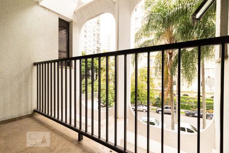 Apartamento para alugar com 210m², 4 quartos e 2 vagas Apartamento para alugar com 210m², 4 quartos e 2 vagasVaranda