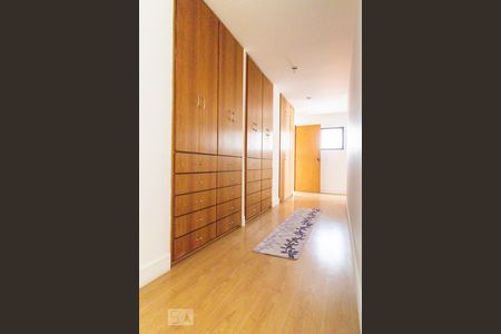 Apartamento para alugar com 210m², 4 quartos e 2 vagas Apartamento para alugar com 210m², 4 quartos e 2 vagasCorredor - armários