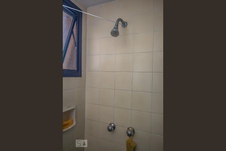 Banheiro social detalhe de apartamento para alugar com 1 quarto, 45m² em Jardim Paulista, São Paulo