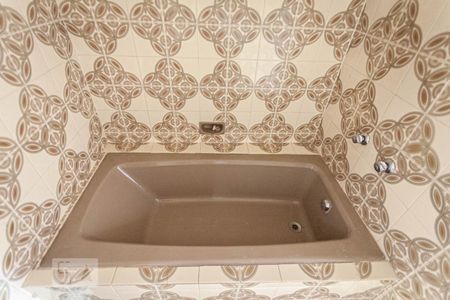 Apartamento à venda com 180m², 3 quartos e 2 vagasBanheiro social - banheira