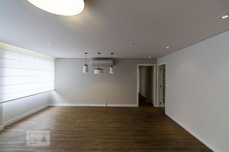 Apartamento para alugar com 119m², 3 quartos e sem vagaSala