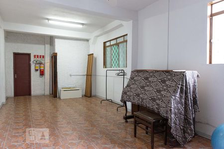 Sala de casa para alugar com 2 quartos, 96m² em Navegantes, Porto Alegre