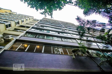 Apartamento para alugar com 160m², 4 quartos e 1 vaga Apartamento para alugar com 160m², 4 quartos e 1 vagaFachada
