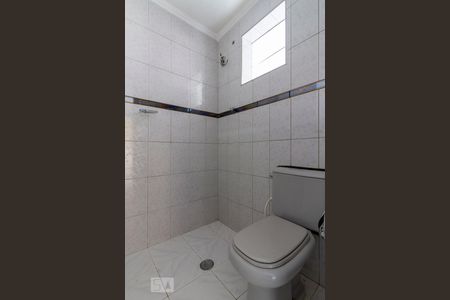 Banheiro de apartamento para alugar com 2 quartos, 56m² em Conjunto Residencial José Bonifácio, São Paulo