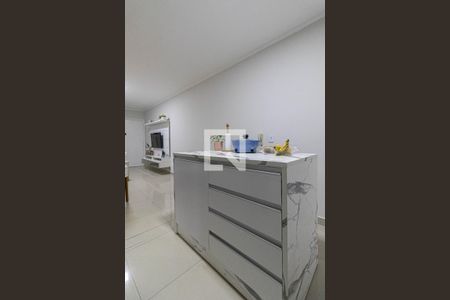 Sala e Cozinha de casa de condomínio à venda com 2 quartos, 72m² em Vila Araguaia, São Paulo