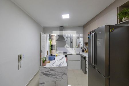 Sala e Cozinha de casa de condomínio à venda com 2 quartos, 72m² em Vila Araguaia, São Paulo