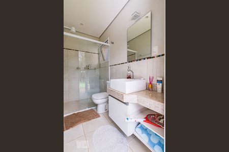 Casa de condomínio à venda com 350m², 4 quartos e 4 vagasBanheiro - Área Externa