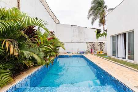 Casa para alugar com 180m², 3 quartos e 2 vagas Casa para alugar com 180m², 3 quartos e 2 vagasPiscina