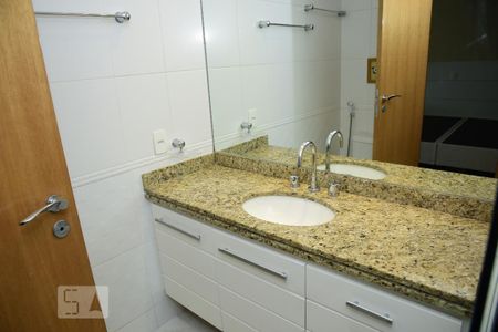 Apartamento para alugar com 119m², 3 quartos e 2 vagasBanheiro do Quarto 3
