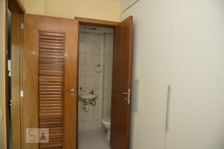 Apartamento para alugar com 119m², 3 quartos e 2 vagasBanheiro de Serviço
