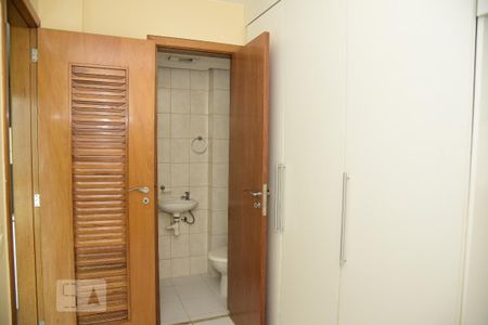 Apartamento para alugar com 119m², 3 quartos e 2 vagasBanheiro de Serviço