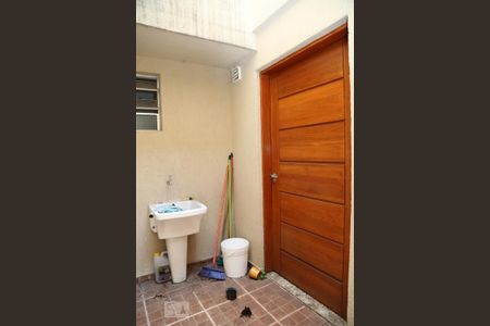 Área de Serviço de casa para alugar com 2 quartos, 120m² em Parque Santos Dumont, Taboão da Serra