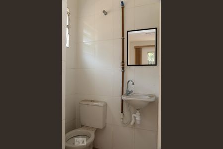 Banheiro da Suíte de casa para alugar com 2 quartos, 120m² em Parque Santos Dumont, Taboão da Serra