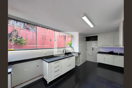 Casa para alugar com 191m², 3 quartos e 2 vagasCozinha