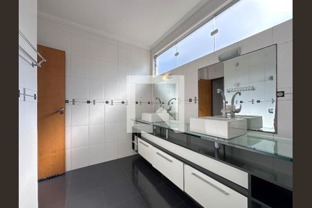 Casa para alugar com 191m², 3 quartos e 2 vagasBanheiro Suíte