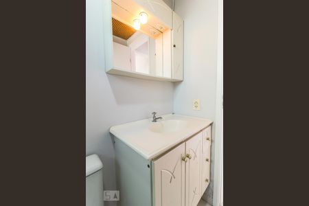 Banheiro de apartamento para alugar com 2 quartos, 47m² em Jacarepaguá, Rio de Janeiro