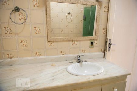 Banheiro de apartamento à venda com 2 quartos, 65m² em Copacabana, Rio de Janeiro