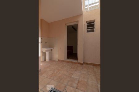 Área de serviço de casa para alugar com 2 quartos, 100m² em Jardim da Glória, São Paulo