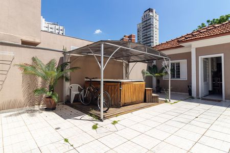 Casa à venda com 270m², 3 quartos e 4 vagasQuintal