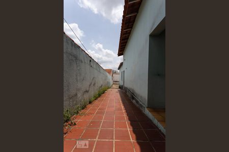 Casa à venda com 136m², 3 quartos e 4 vagas Casa à venda com 136m², 3 quartos e 4 vagasCorredor externo