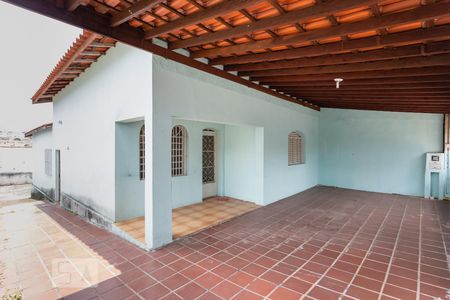Casa à venda com 136m², 3 quartos e 4 vagas Casa à venda com 136m², 3 quartos e 4 vagasFachada