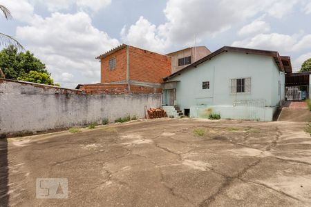 Casa à venda com 136m², 3 quartos e 4 vagas Casa à venda com 136m², 3 quartos e 4 vagasQuintal