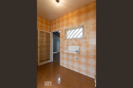 Casa à venda com 136m², 3 quartos e 4 vagas Casa à venda com 136m², 3 quartos e 4 vagasCorredor da cozinha