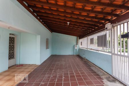 Casa à venda com 136m², 3 quartos e 4 vagas Casa à venda com 136m², 3 quartos e 4 vagasGaragem