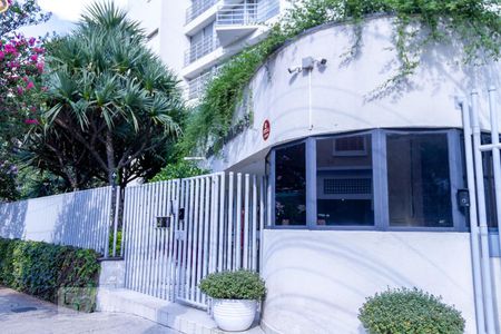 Apartamento à venda com 140m², 2 quartos e 4 vagasFachada