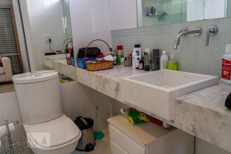 Apartamento à venda com 140m², 2 quartos e 4 vagasBanheiro da Suíte