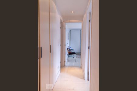 Apartamento à venda com 140m², 2 quartos e 4 vagasCorredor
