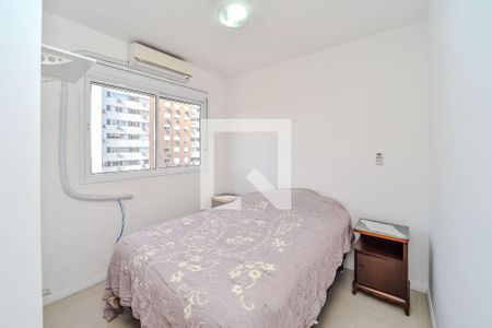 Suíte de apartamento para alugar com 3 quartos, 69m² em Passo da Areia, Porto Alegre