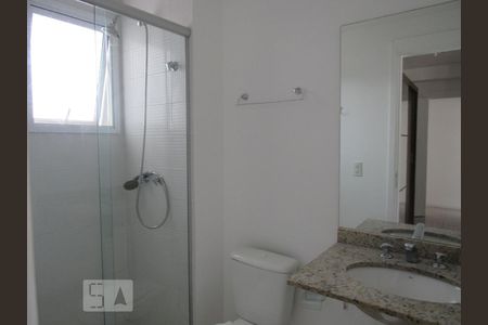 Banheiro da Suíte de apartamento para alugar com 3 quartos, 69m² em Passo da Areia, Porto Alegre