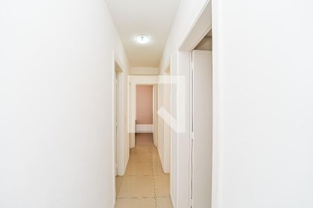 Corredor de apartamento para alugar com 3 quartos, 69m² em Passo da Areia, Porto Alegre