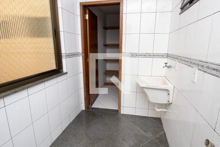 Apartamento à venda com 180m², 3 quartos e 2 vagas Apartamento à venda com 180m², 3 quartos e 2 vagasÁrea de Serviço