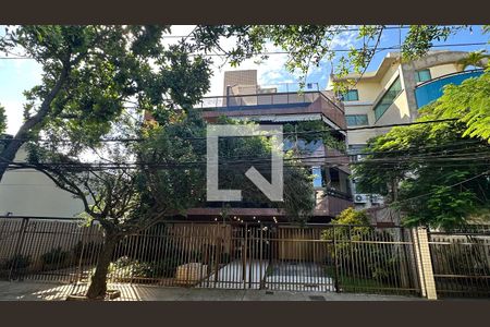 Apartamento à venda com 180m², 3 quartos e 2 vagas Apartamento à venda com 180m², 3 quartos e 2 vagasFachada