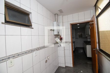 Apartamento à venda com 180m², 3 quartos e 2 vagas Apartamento à venda com 180m², 3 quartos e 2 vagasÁrea de Serviço