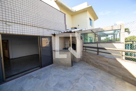 Apartamento à venda com 180m², 3 quartos e 2 vagas Apartamento à venda com 180m², 3 quartos e 2 vagasCobertura