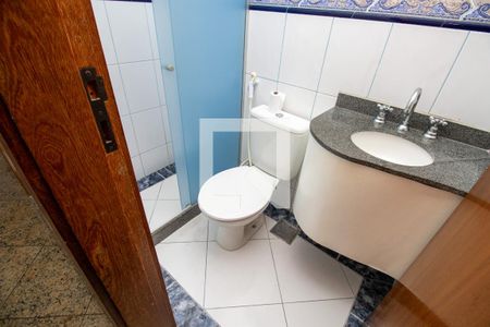 Apartamento à venda com 180m², 3 quartos e 2 vagas Apartamento à venda com 180m², 3 quartos e 2 vagasBanheiro social
