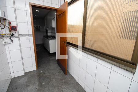 Apartamento à venda com 180m², 3 quartos e 2 vagas Apartamento à venda com 180m², 3 quartos e 2 vagasÁrea de Serviço