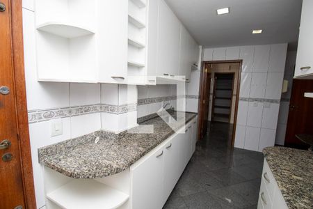 Apartamento à venda com 180m², 3 quartos e 2 vagas Apartamento à venda com 180m², 3 quartos e 2 vagasCozinha