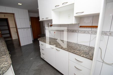 Apartamento à venda com 180m², 3 quartos e 2 vagas Apartamento à venda com 180m², 3 quartos e 2 vagasCozinha
