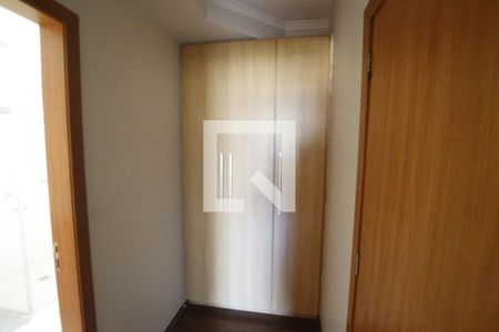 Closet da suíte 1 de apartamento para alugar com 5 quartos, 196m² em Setor Bueno, Goiânia