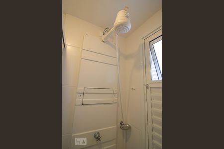 Banheiro de kitnet/studio para alugar com 1 quarto, 18m² em Prado Velho, Curitiba