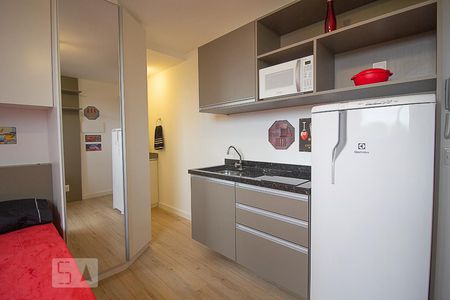 Cozinha de kitnet/studio para alugar com 1 quarto, 18m² em Prado Velho, Curitiba