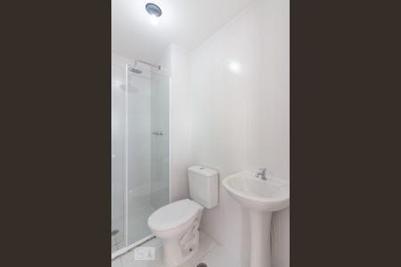 Banheiro de apartamento para alugar com 2 quartos, 42m² em Santa Teresinha, São Paulo