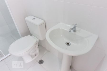 Banheiro de apartamento para alugar com 2 quartos, 42m² em Santa Teresinha, São Paulo