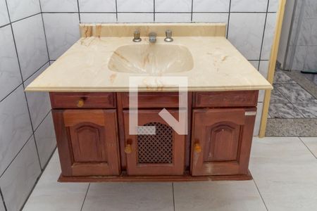 Casa à venda com 180m², 4 quartos e 2 vagasBanheiro 2