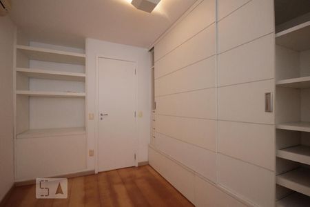 Apartamento à venda com 267m², 3 quartos e 2 vagasQuarto